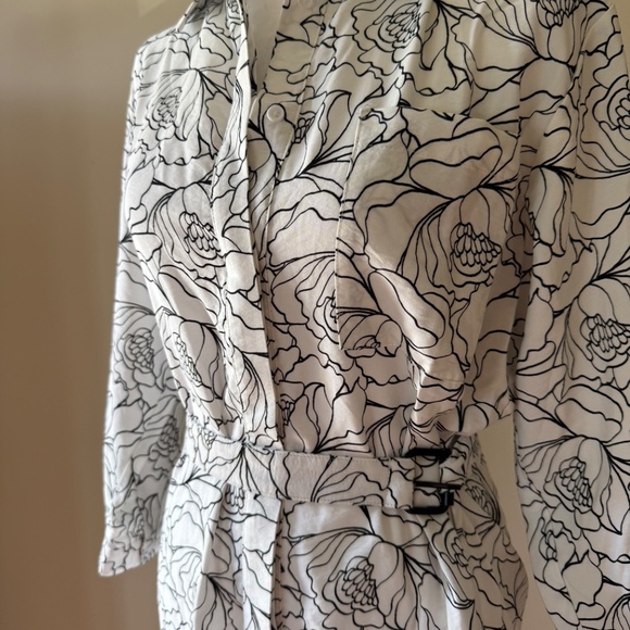 PASHMINA Women's Belted B&W Floral Print Midi Collared Button Down Dress - Picture 3 of 8